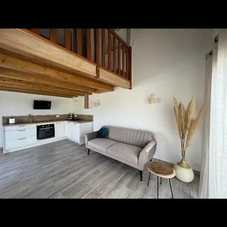 アパート Oriana *